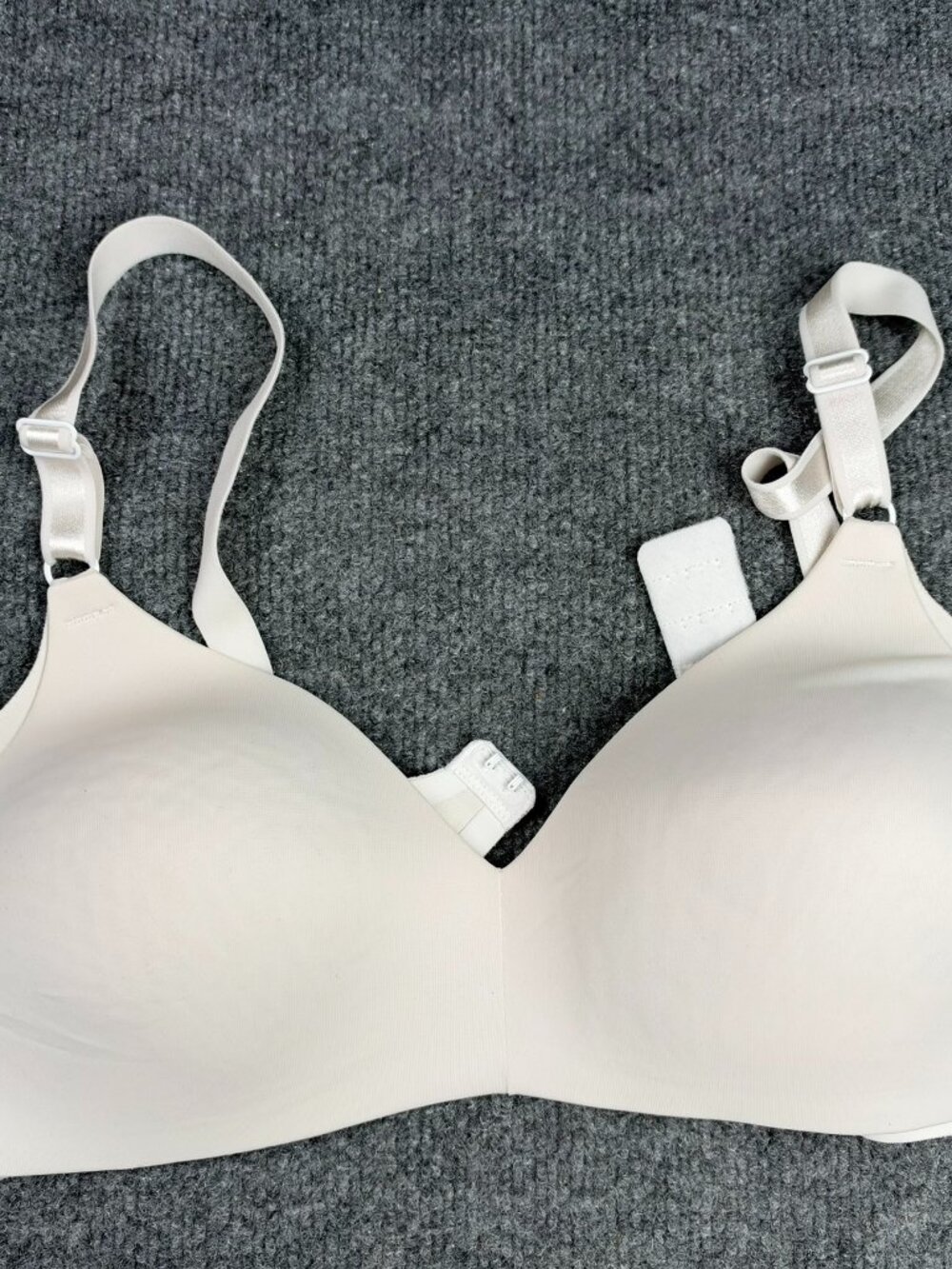 Warners No Side Effects Wireless Bra 38B Ivory Cream Lightly Lined T-Shirt 1056